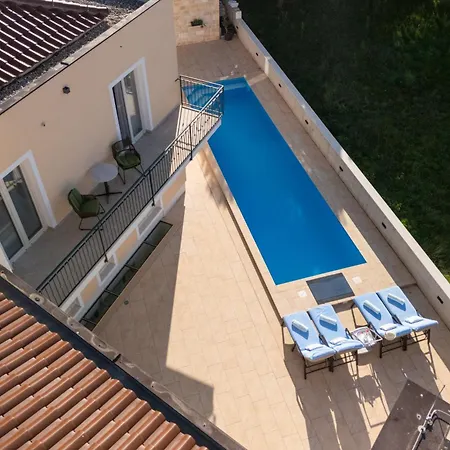 Ljubica 4*